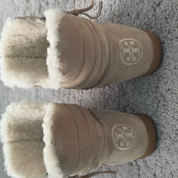 Tory Burch Fleece Lined Boots - Picture 5 of 12